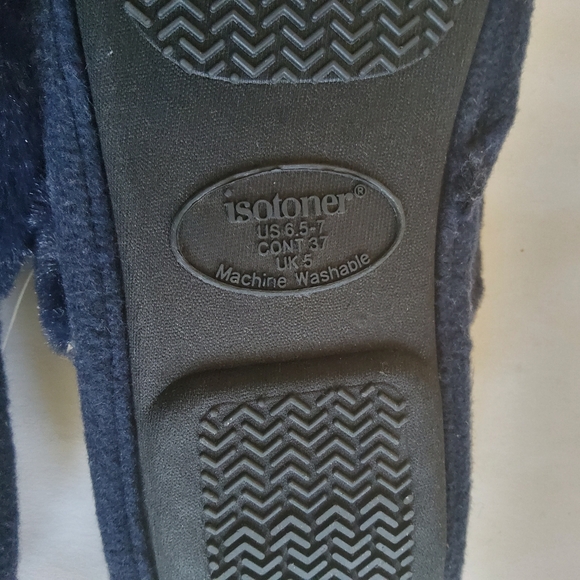 New Isotoner Cozy Fuzzy Slippers Slides in Dark Blue Size 7 - Picture 10 of 12